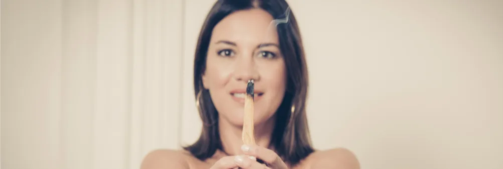 Psicoterapeuta transpersonale con palo santo