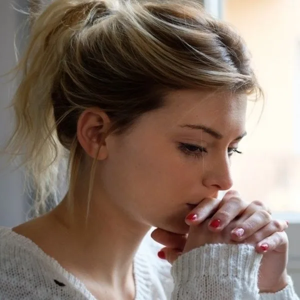 Dorje o vajra posato su un letto di edera